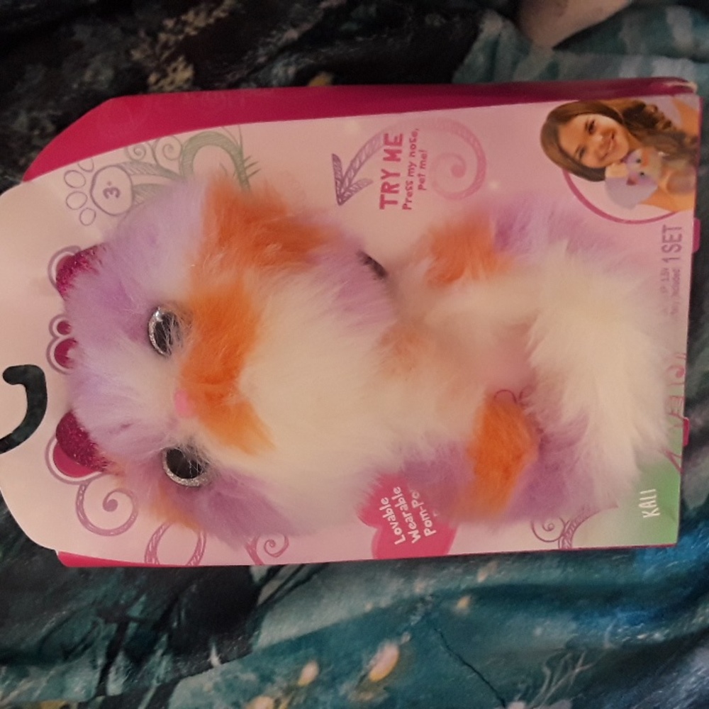 Pomsie lovable wearable Pom-Pom Pet Kali